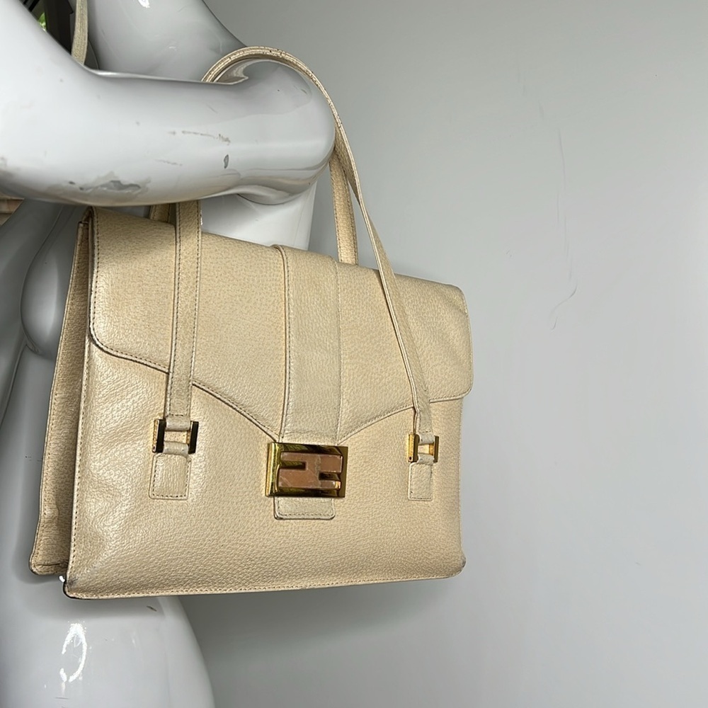 Fendi Beige Cream Leather Logo Marble Clasp Bag - Picture 2 of 16